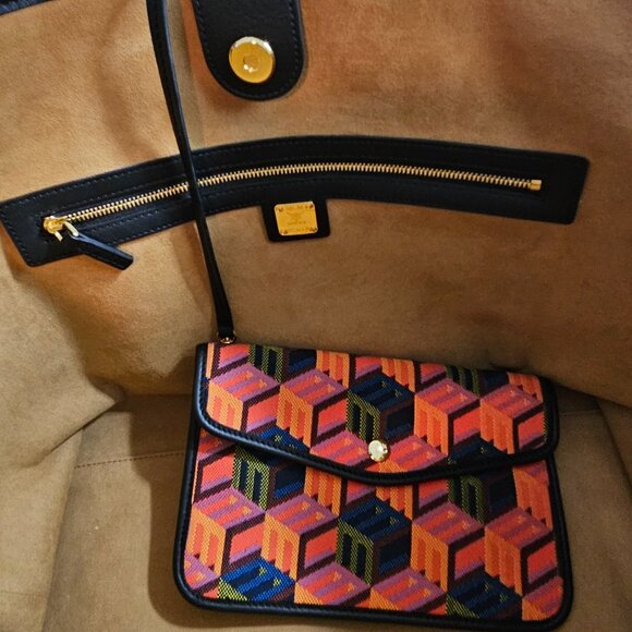 MCM large tote - Picture 3 of 8